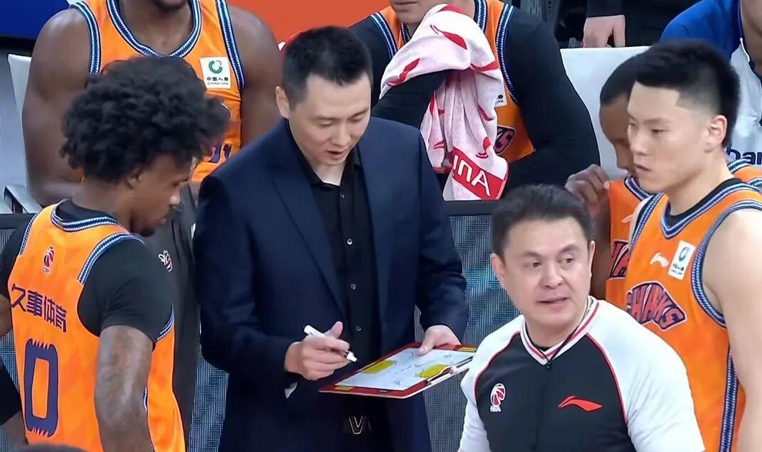 CBA变天！广东北京大胜，辽宁输掉关键战，上海基本锁定第一